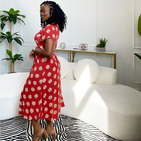 Madewell Ruffle-Edge Wrap Midi Dress in Daisy Dream - Picture 4 of 12